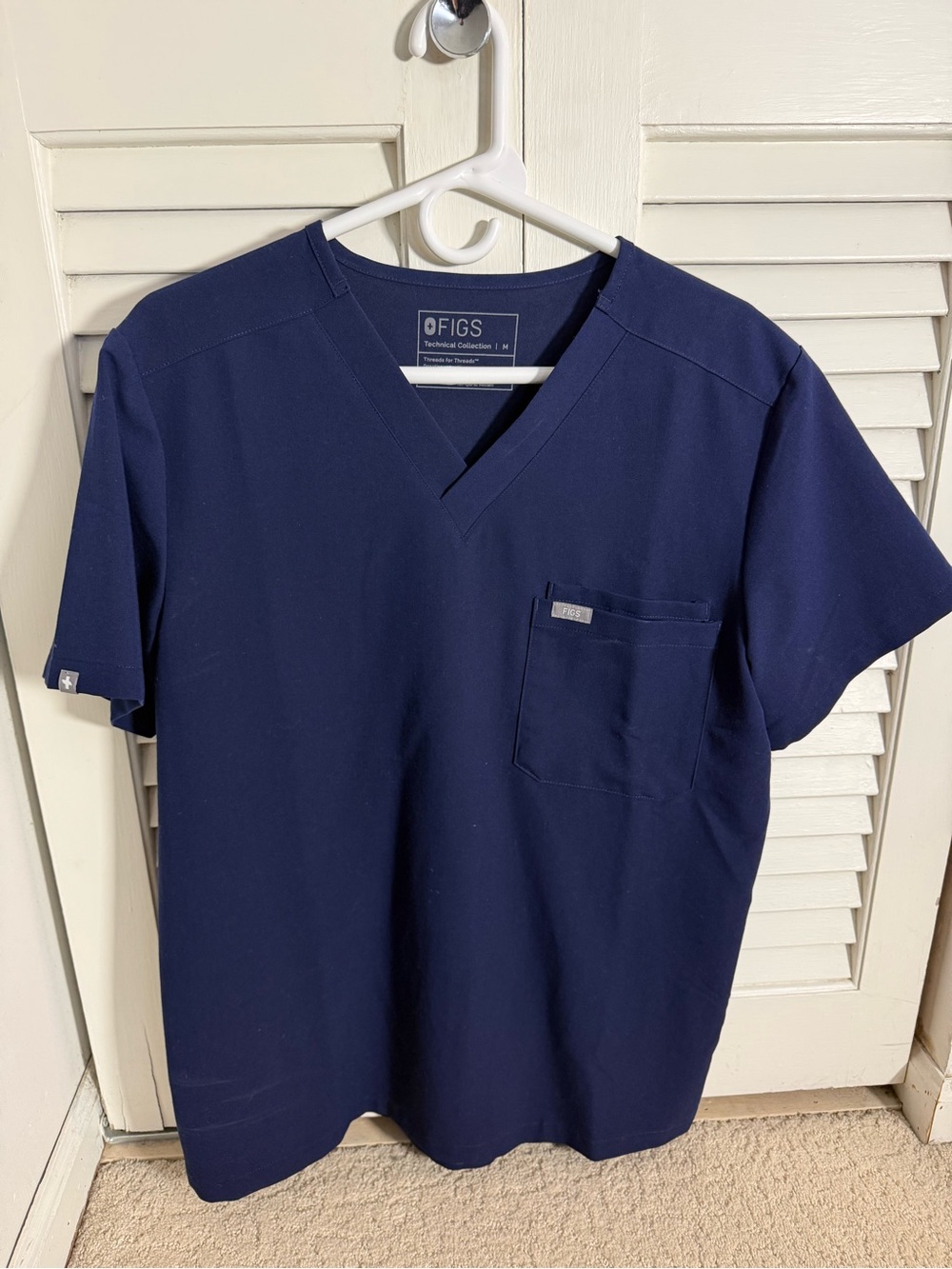 FIGS Men's Navy Leon Scrub Top- Medium